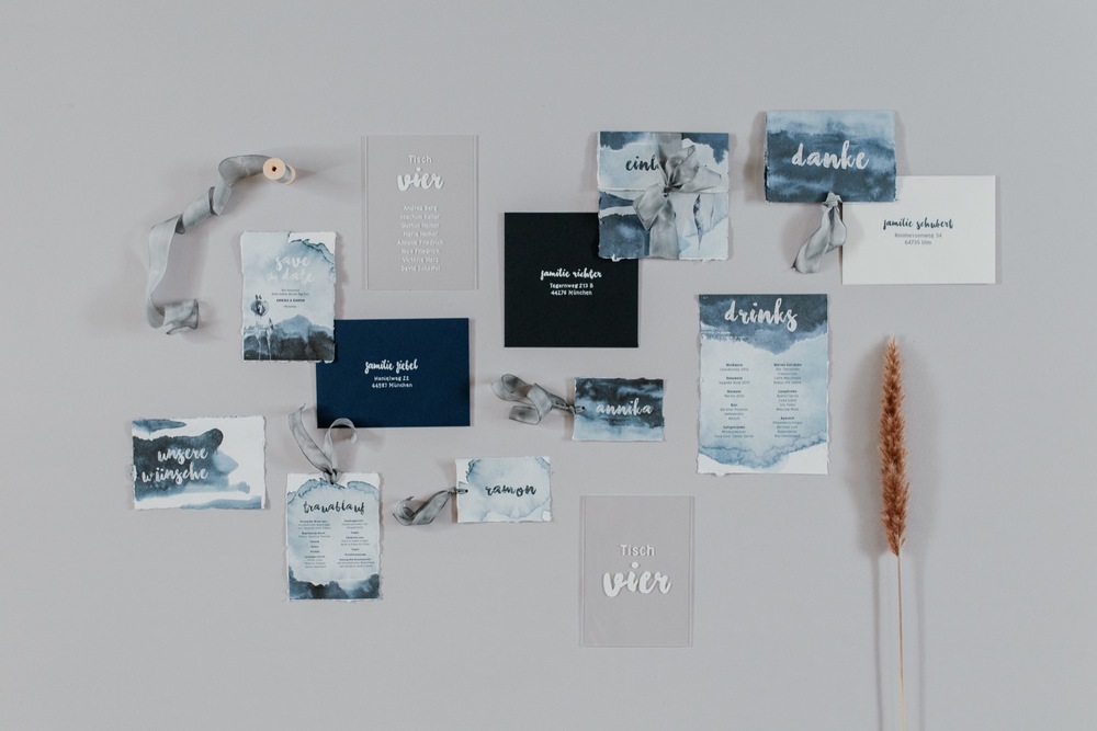 Hochzeitspapeterie, Konzepterstellung, Blau, Einladung, Dankeskarte, Details, Tischnummer, Namenskarte