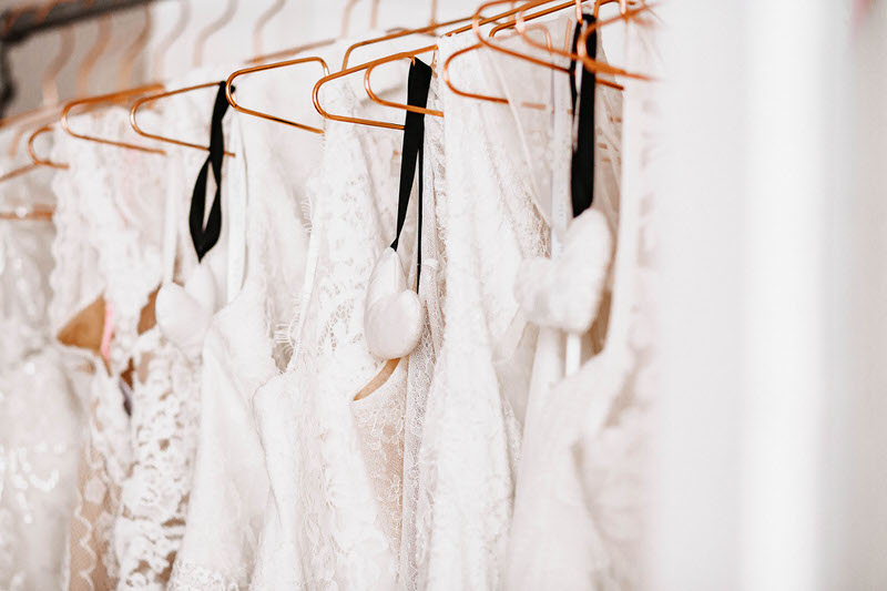 Brautkleider, Brautmode, Hochzeitskleid, Braut-Boutique, weiße Kleider, Brautkleidkauf